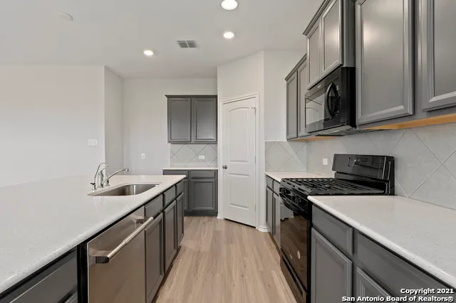 $2,000 | 12306 Vista Rim, Live Oak, TX 78233