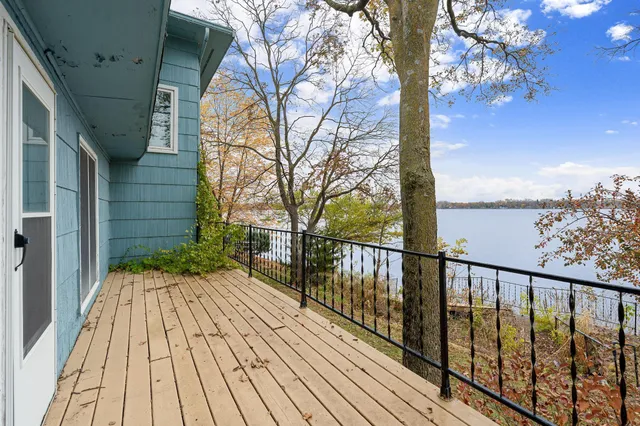$425,000 | 810 North Shore Drive, Waterville, MN 56096