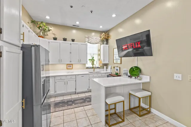 $399,000 | 414 South Roan Street, Unit 202, Johnson City, TN 37604