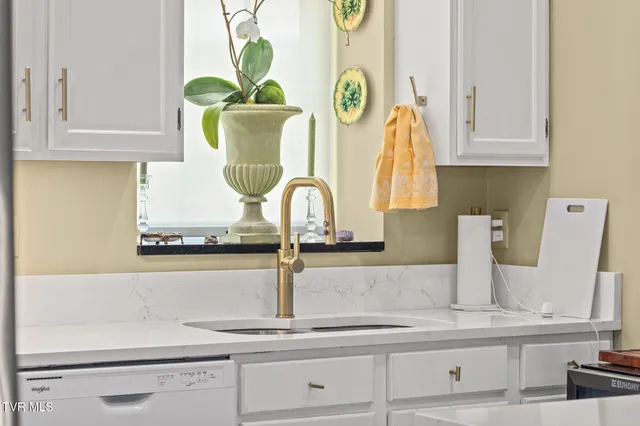 $399,000 | 414 South Roan Street, Unit 202, Johnson City, TN 37604