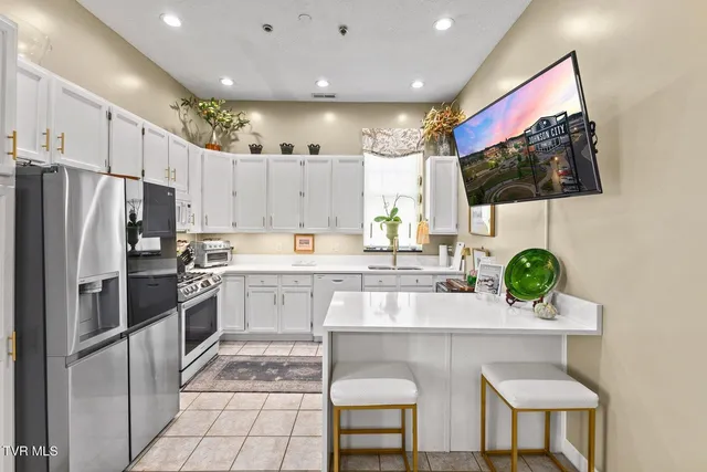 $399,000 | 414 South Roan Street, Unit 202, Johnson City, TN 37604