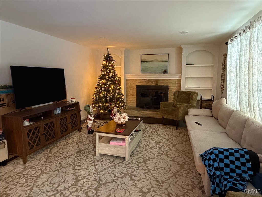 7667 Charlemont Drive Manlius, NY 13104 - Photo 11 of 33 Living room