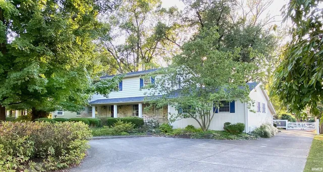 $525,000 | 801 Plaza Drive, Evansville, IN 47715