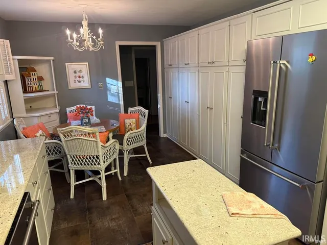 $525,000 | 801 Plaza Drive, Evansville, IN 47715