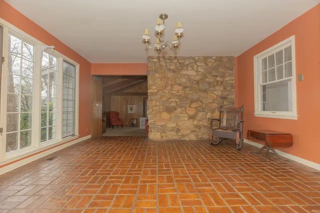 $525,000 | 801 Plaza Drive, Evansville, IN 47715