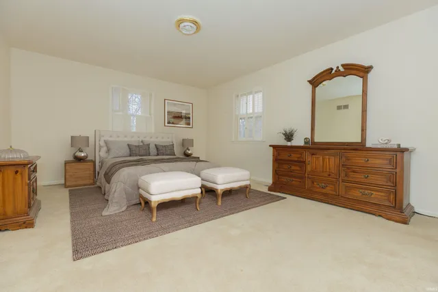 $525,000 | 801 Plaza Drive, Evansville, IN 47715