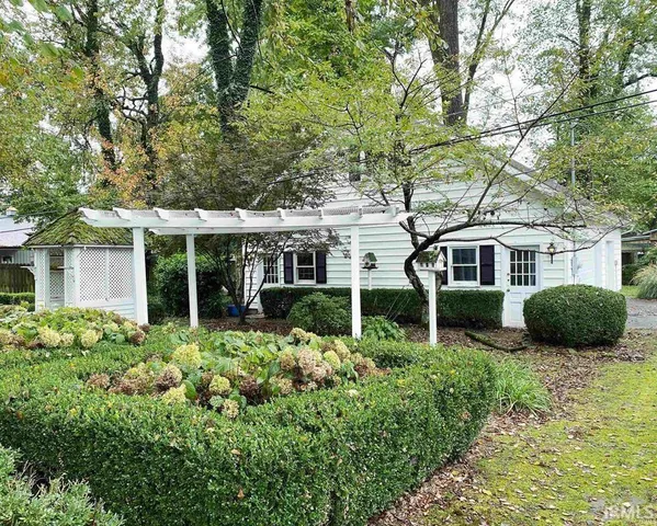 $525,000 | 801 Plaza Drive, Evansville, IN 47715