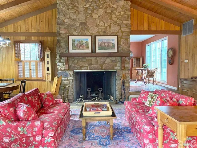 $525,000 | 801 Plaza Drive, Evansville, IN 47715