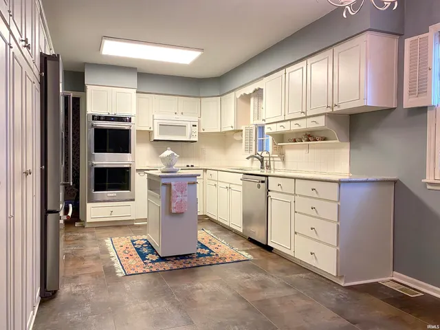 $525,000 | 801 Plaza Drive, Evansville, IN 47715