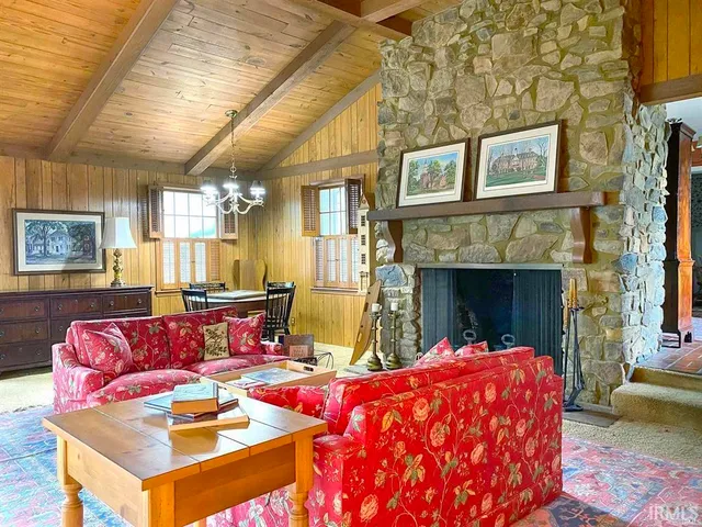 $525,000 | 801 Plaza Drive, Evansville, IN 47715