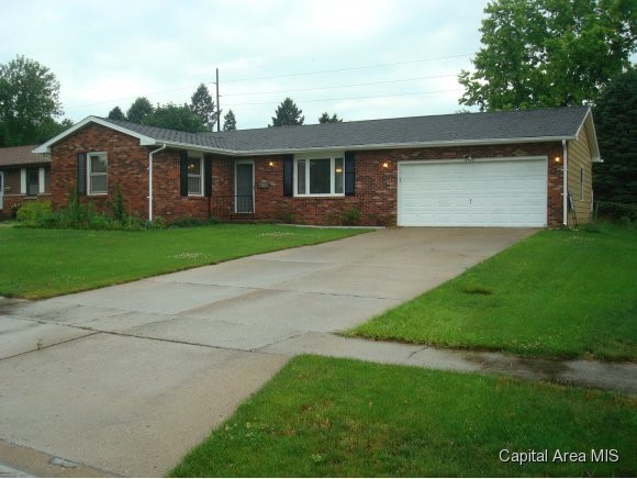 2717 Delaware Drive Springfield, IL 62702 - Photo 1 of 10 Gallery Image 1