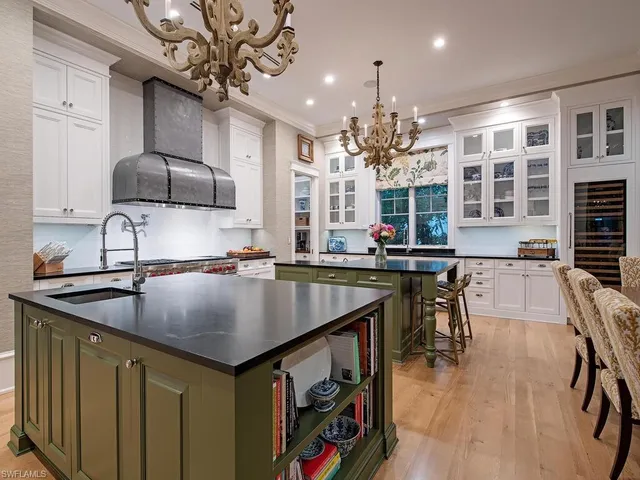 $22,500,000 | 1963 Gulf Shore Boulevard South, Naples, FL 34102