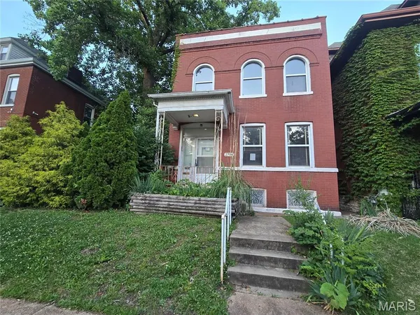 $179,900 | 2704 Virginia Avenue, St. Louis, MO 63118