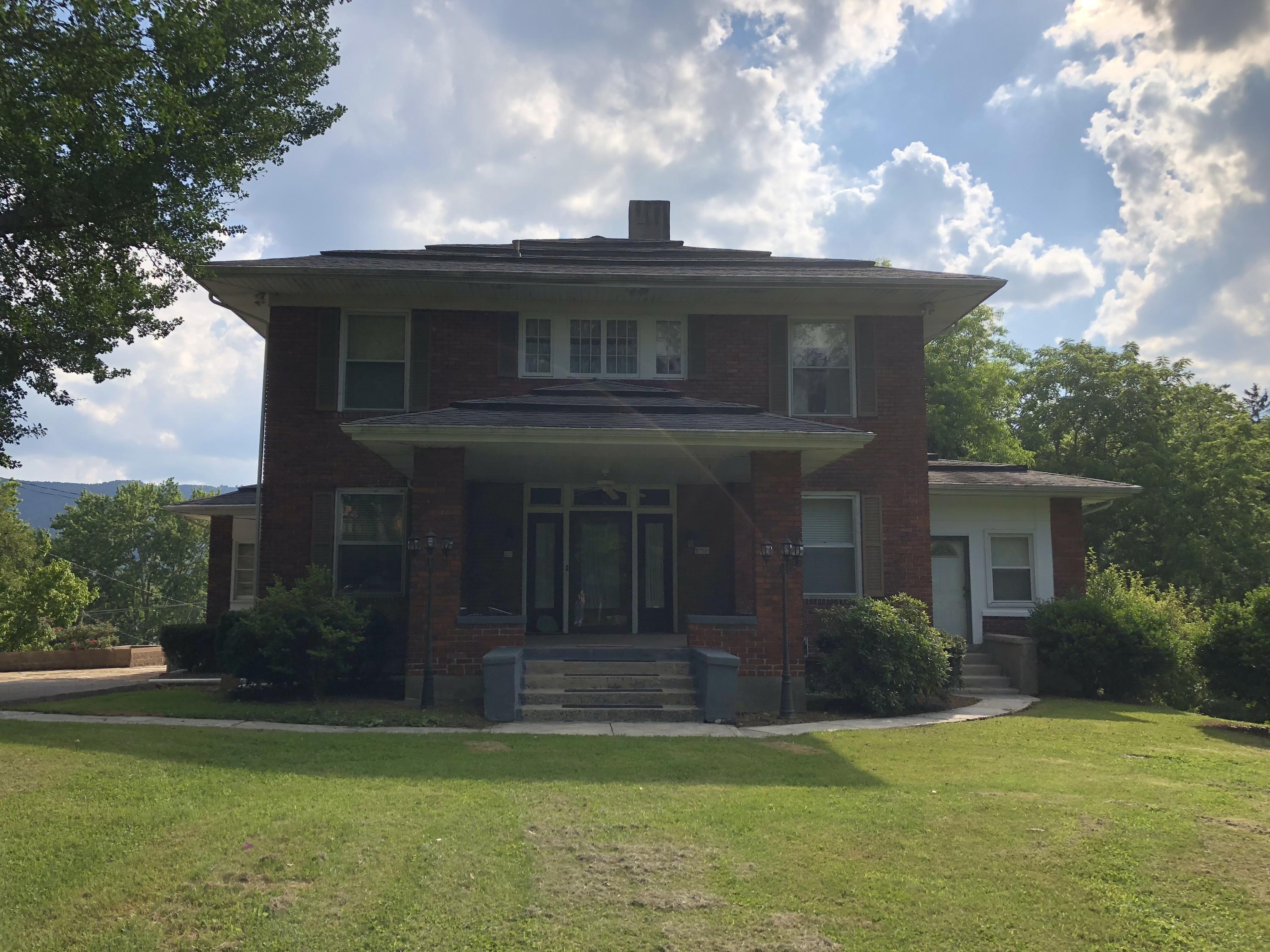 415 Englewood Road Middlesboro, KY 40965 - Photo 1 of 40 C14130F7-E387-4B1A-978C-0D8DA342F4B3