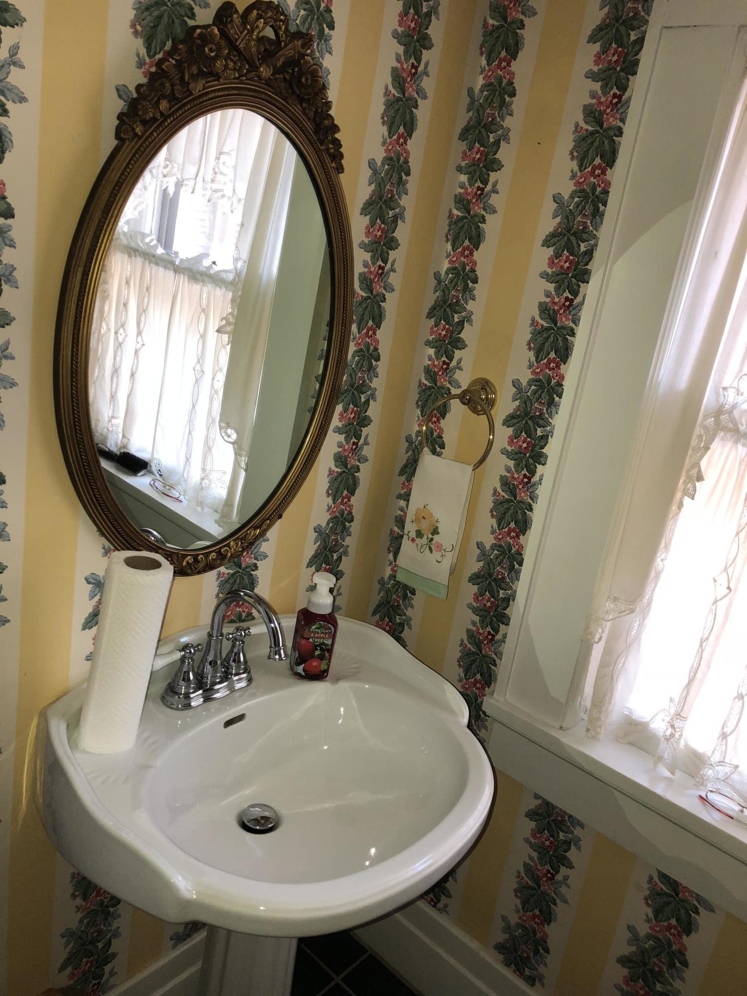 415 Englewood Road Middlesboro, KY 40965 - Photo 20 of 40 159E3898-EDAC-450D-BC56-0801C983B9AB