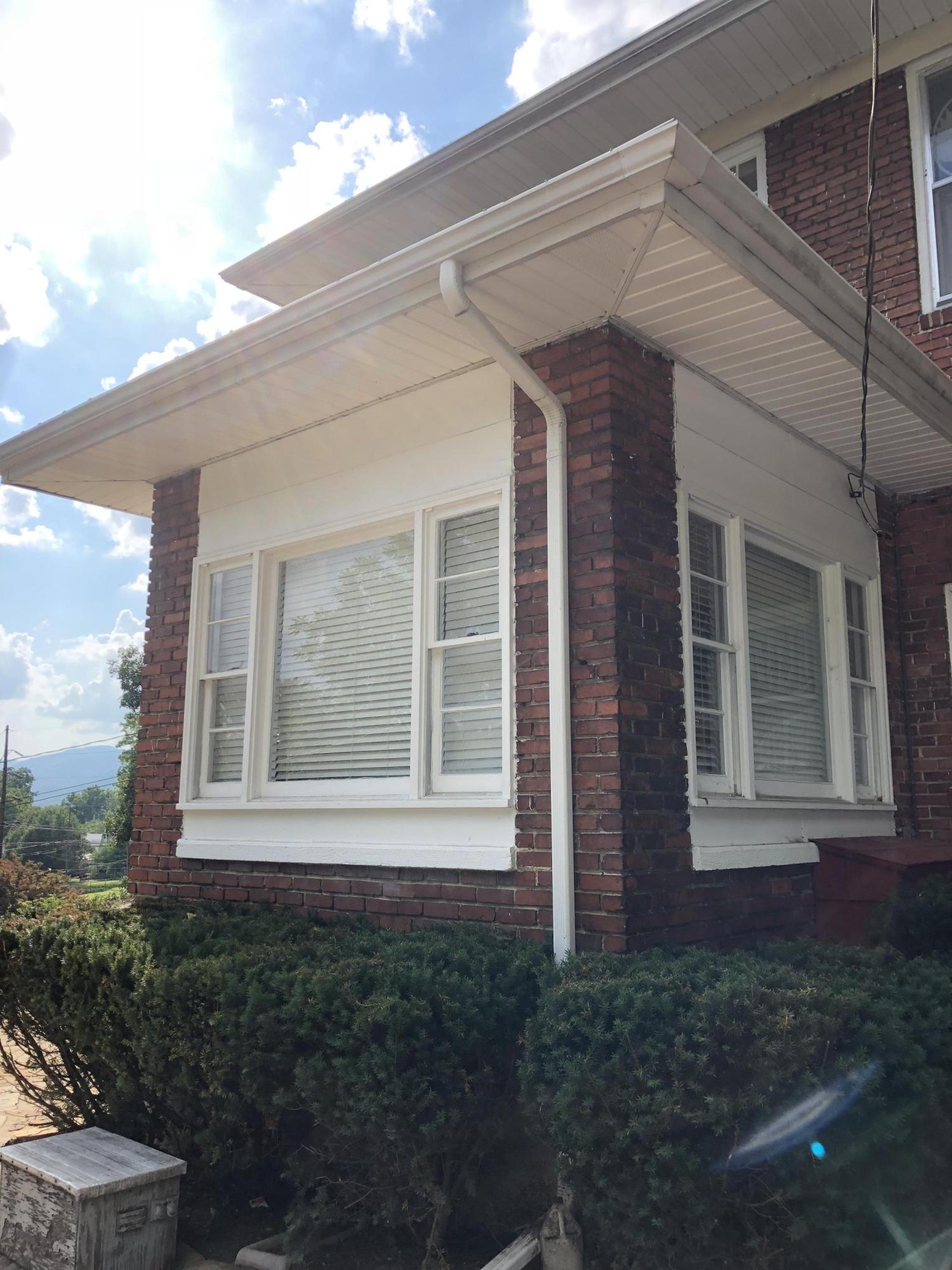 415 Englewood Road Middlesboro, KY 40965 - Photo 3 of 40 1998C6C9-0DE7-4131-942C-E551B03D2742