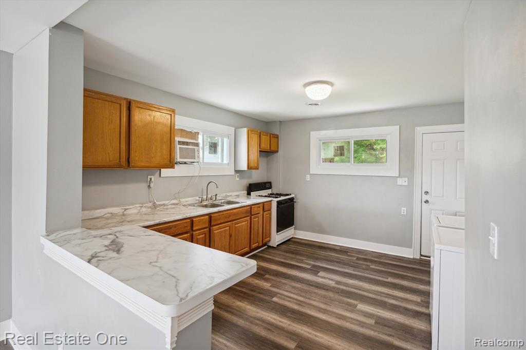 22750 Wick Road Taylor, MI 48180 - Photo 11 of 26
