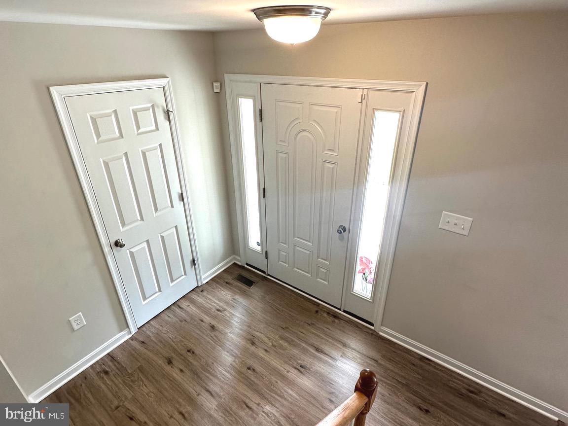 205 Azalea Road Colonial Beach, VA 22443 - Photo 26 of 48 Foyer