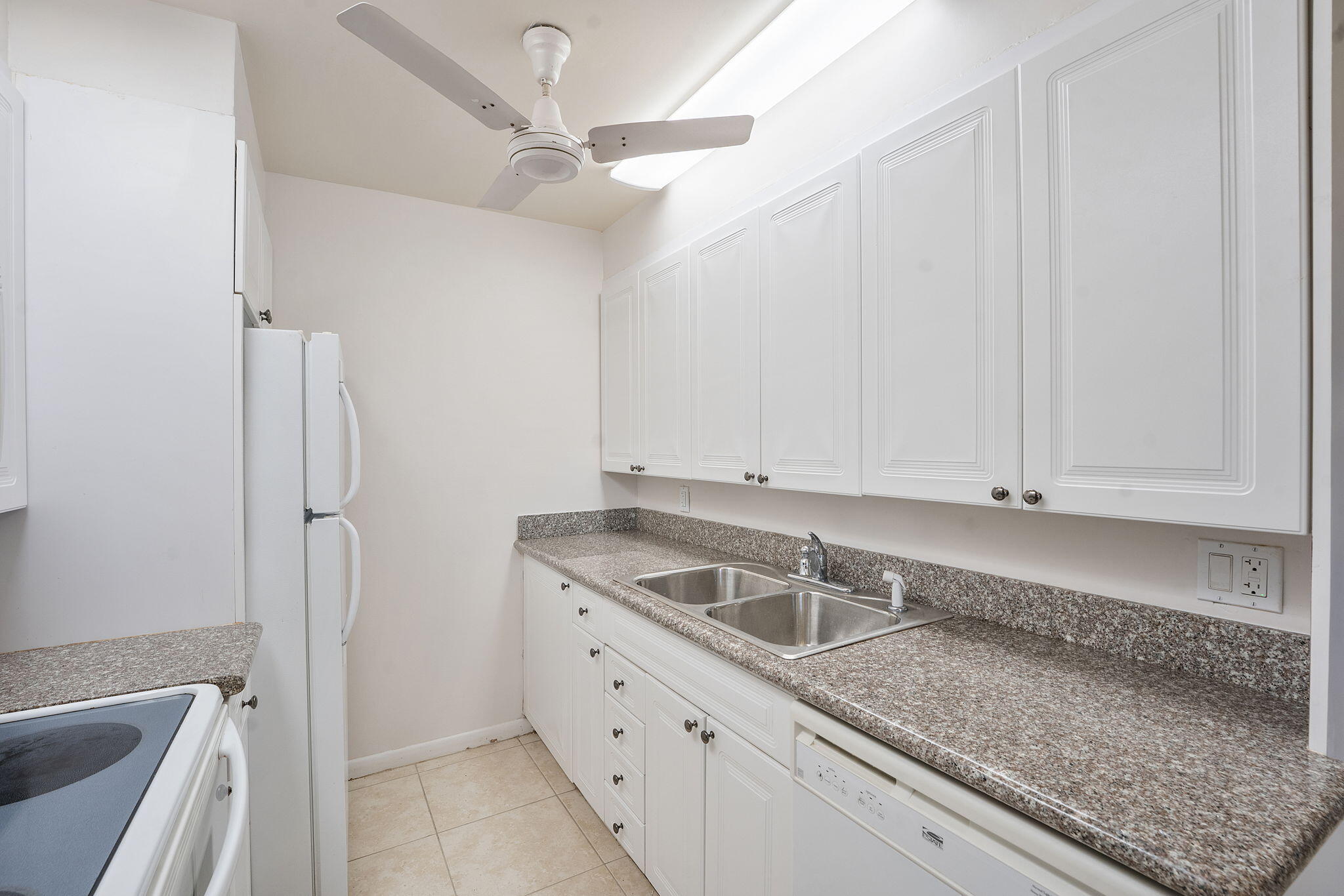 1071 Guildford East Boca Raton, FL 33434 - Photo 13 of 26 Kitchen