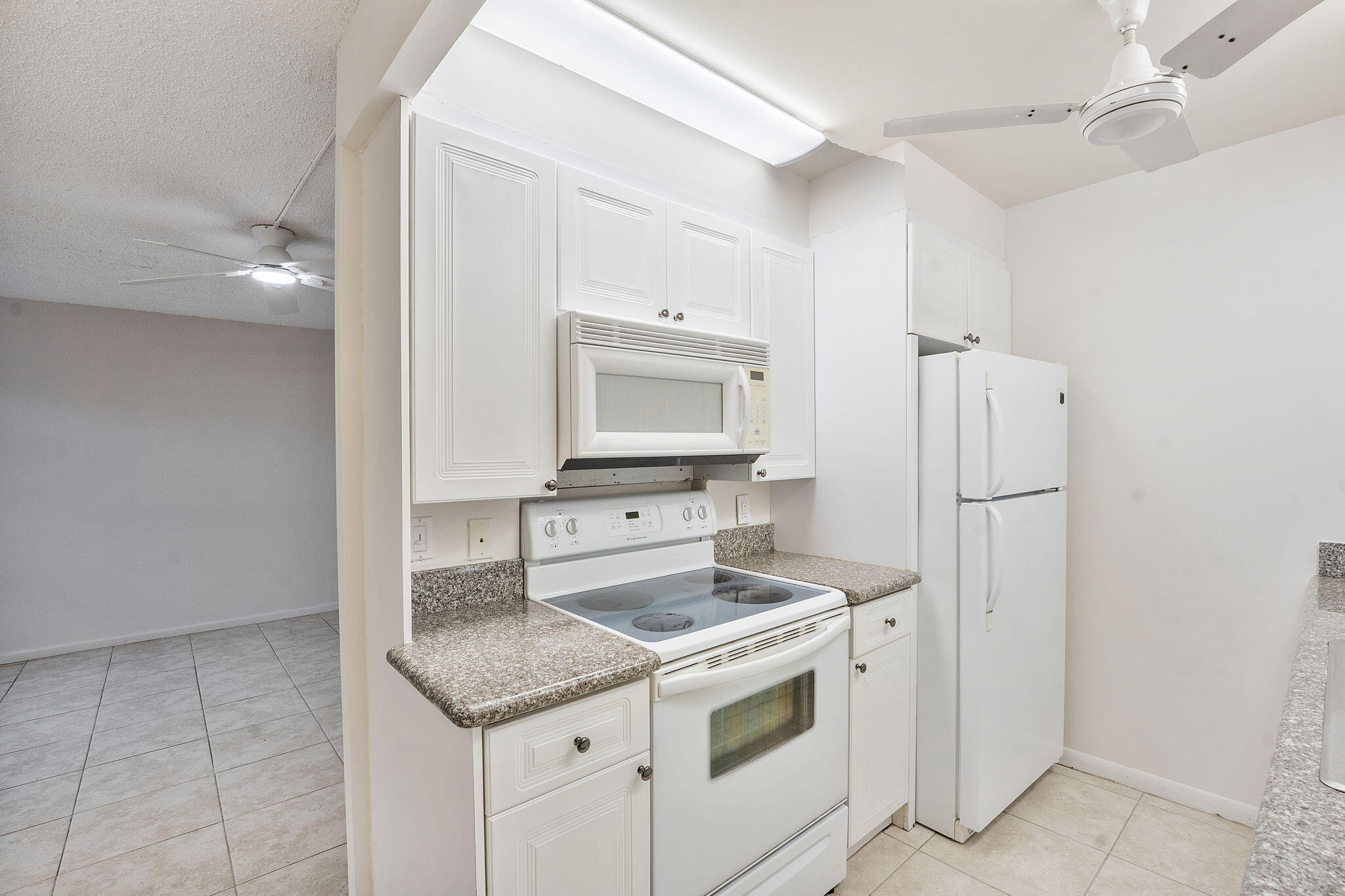 1071 Guildford East Boca Raton, FL 33434 - Photo 14 of 26 Kitchen