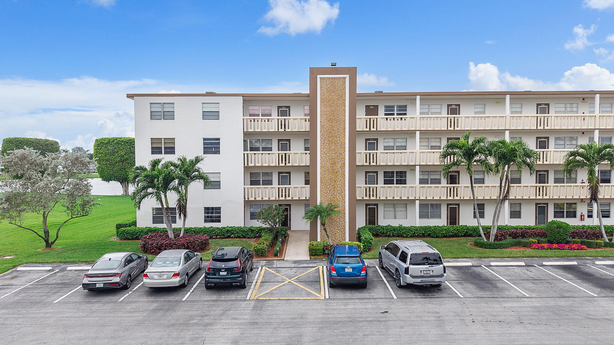 1071 Guildford East Boca Raton, FL 33434 - Photo 6 of 26 Exterior Front