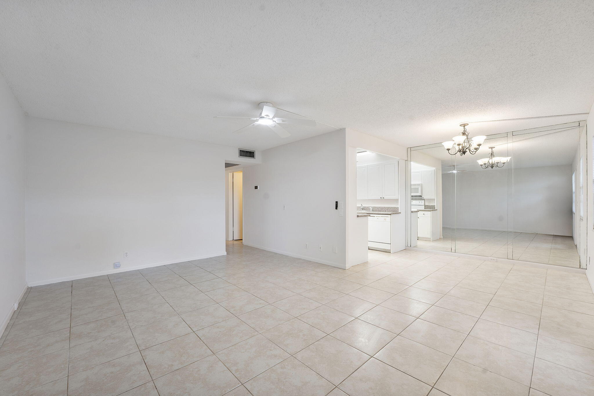 1071 Guildford East Boca Raton, FL 33434 - Photo 9 of 26 Dining Area/Living Area