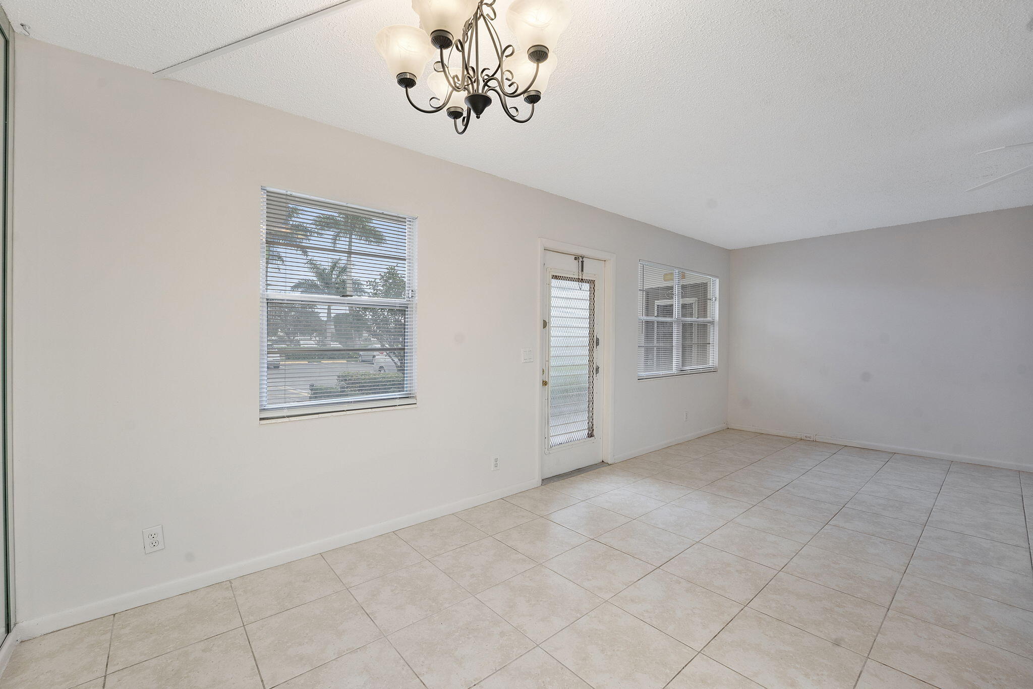 1071 Guildford East Boca Raton, FL 33434 - Photo 10 of 26 Dining Area