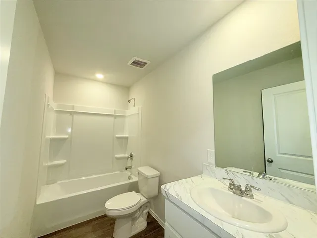 $1,950 | 3606 Perry Lane, Corpus Christi, TX 78410