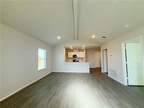 $1,950 | 3606 Perry Lane, Corpus Christi, TX 78410