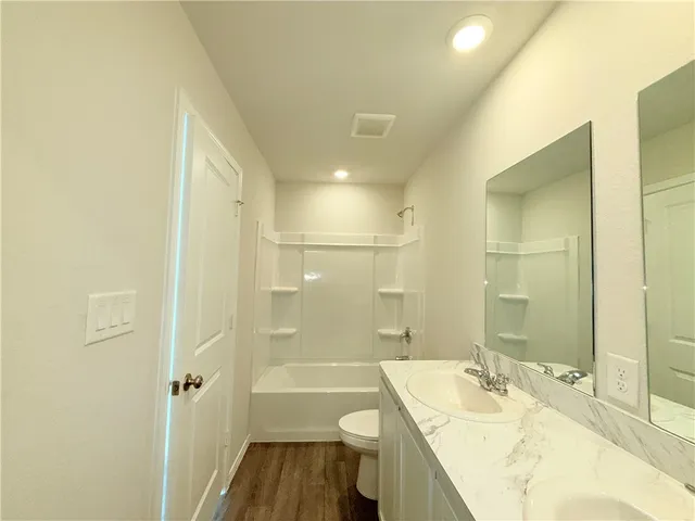 $1,950 | 3606 Perry Lane, Corpus Christi, TX 78410