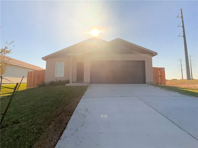 $1,950 | 3606 Perry Lane, Corpus Christi, TX 78410