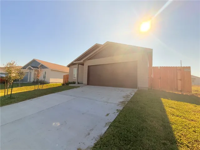 $1,950 | 3606 Perry Lane, Corpus Christi, TX 78410