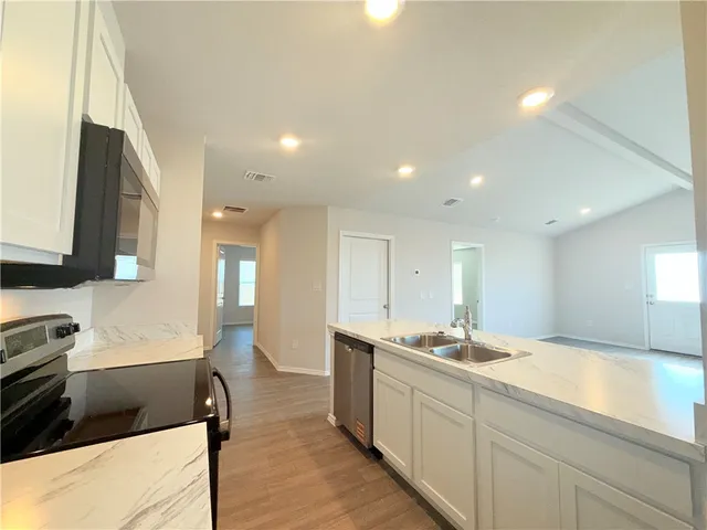 $1,950 | 3606 Perry Lane, Corpus Christi, TX 78410