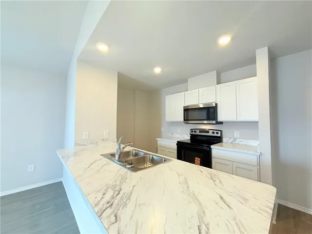 $1,950 | 3606 Perry Lane, Corpus Christi, TX 78410