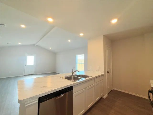 $1,950 | 3606 Perry Lane, Corpus Christi, TX 78410