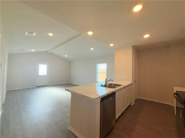 $1,950 | 3606 Perry Lane, Corpus Christi, TX 78410