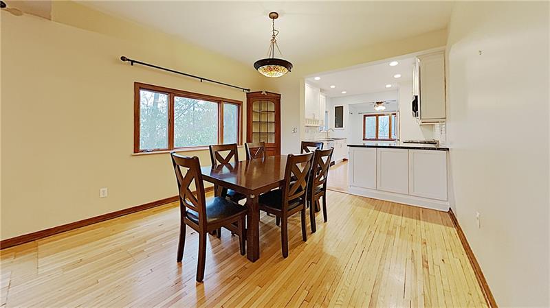 10 Penhurst Road Pittsburgh, PA 15202 - Photo 6 of 25 Dining room
