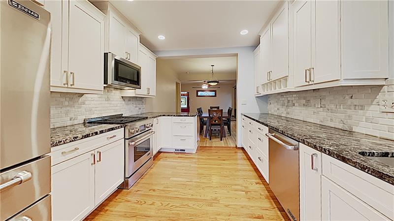 10 Penhurst Road Pittsburgh, PA 15202 - Photo 9 of 25 Tile backsplash