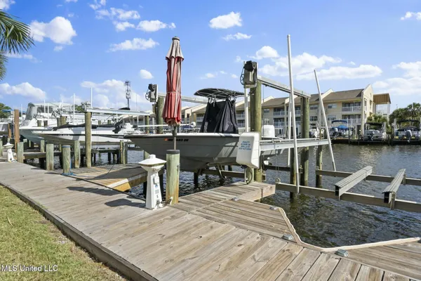 $2,000 | 2421 Beachview Drive, Unit H15, Ocean Springs, MS 39564