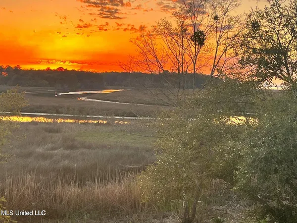 $2,000 | 2421 Beachview Drive, Unit H15, Ocean Springs, MS 39564