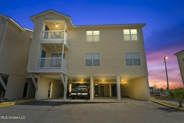 $2,000 | 2421 Beachview Drive, Unit H15, Ocean Springs, MS 39564