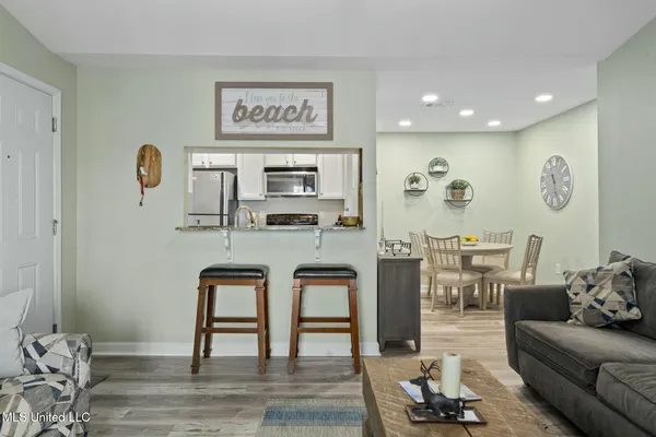 $2,000 | 2421 Beachview Drive, Unit H15, Ocean Springs, MS 39564