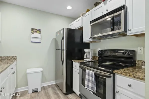 $2,000 | 2421 Beachview Drive, Unit H15, Ocean Springs, MS 39564