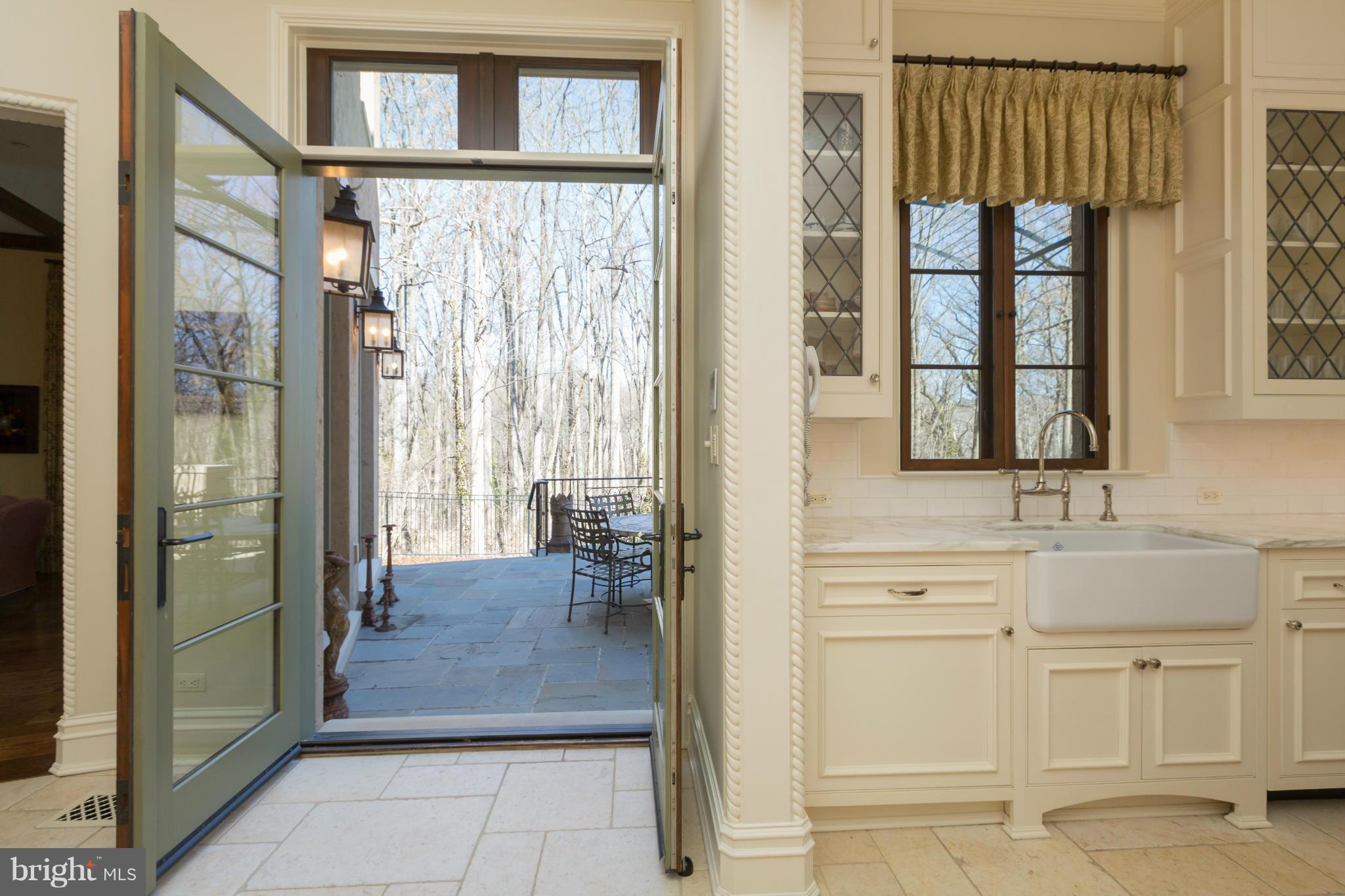 2159 Dunmore Lane Washington, DC 20007 - Photo 8 of 30 Interior (General)