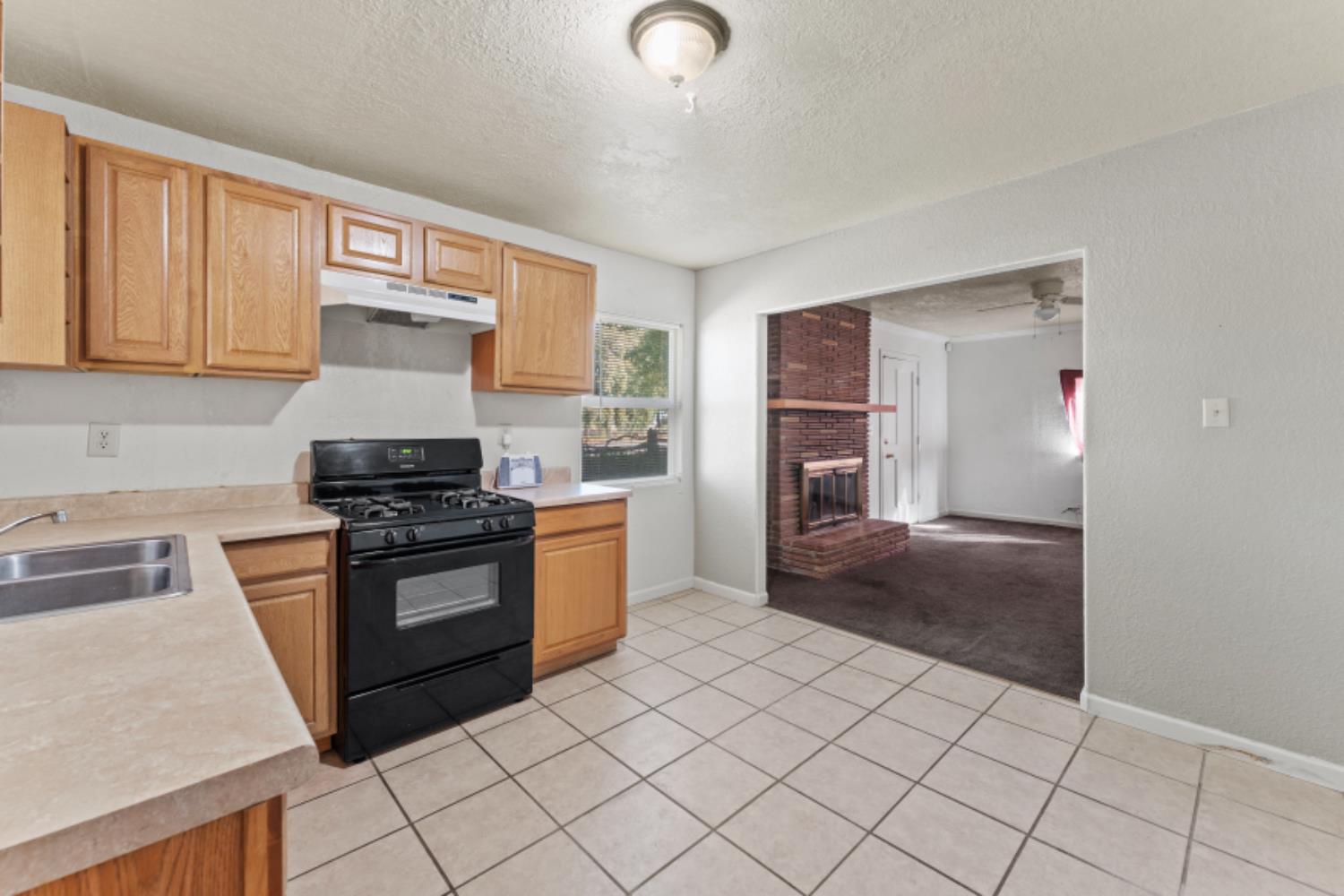 5192 Chestnut Road Olivehurst, CA 95961 - Photo 8 of 24 a kitchen with stainless steel appliances granite countertop a stove a sink and a refrigerator