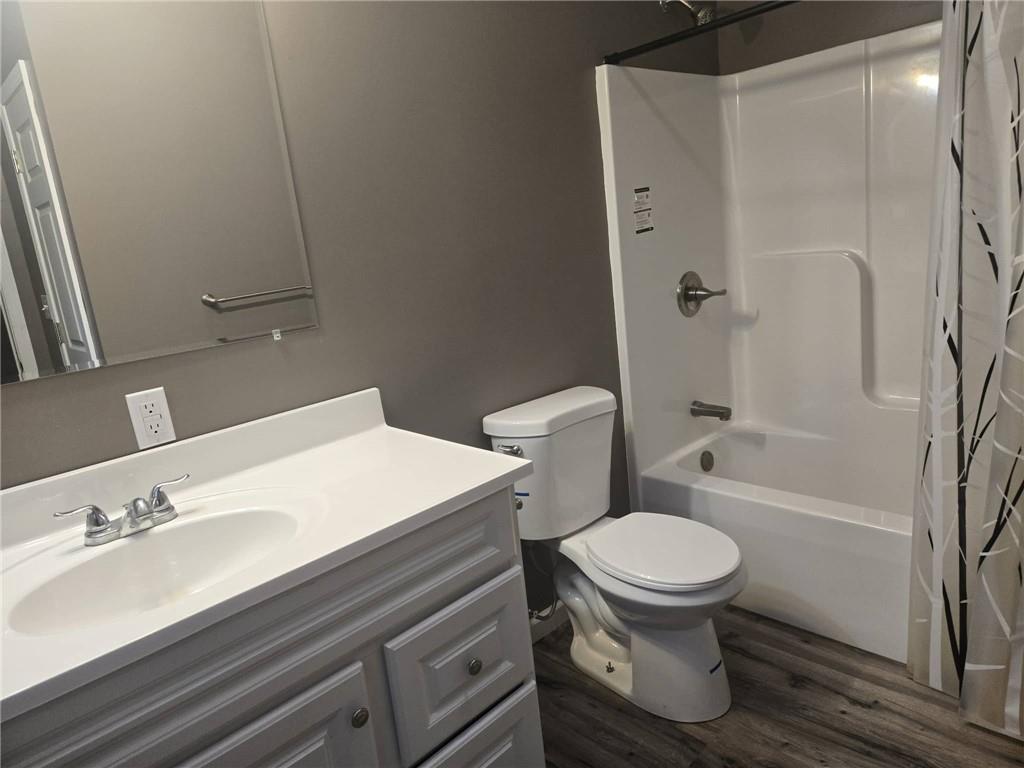 504 Queenstown Road Karns City, PA 16041 - Photo 9 of 18 a bathroom with a sink a toilet and a bathtub