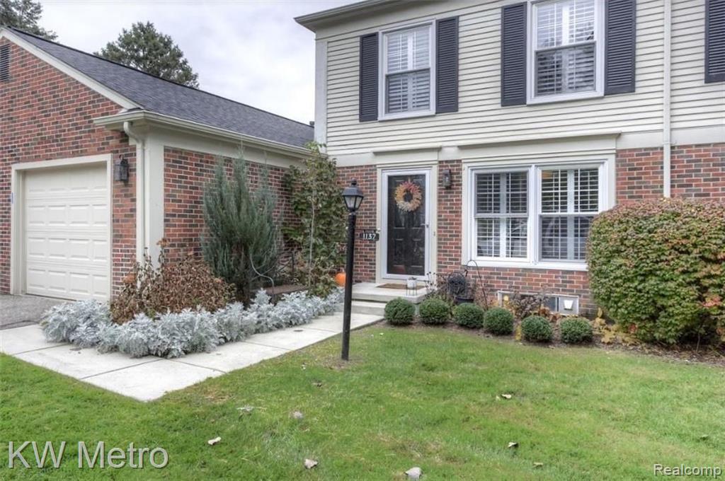 1137 Pine Ridge Court Rochester Hills, MI 48306 - Photo 2 of 27