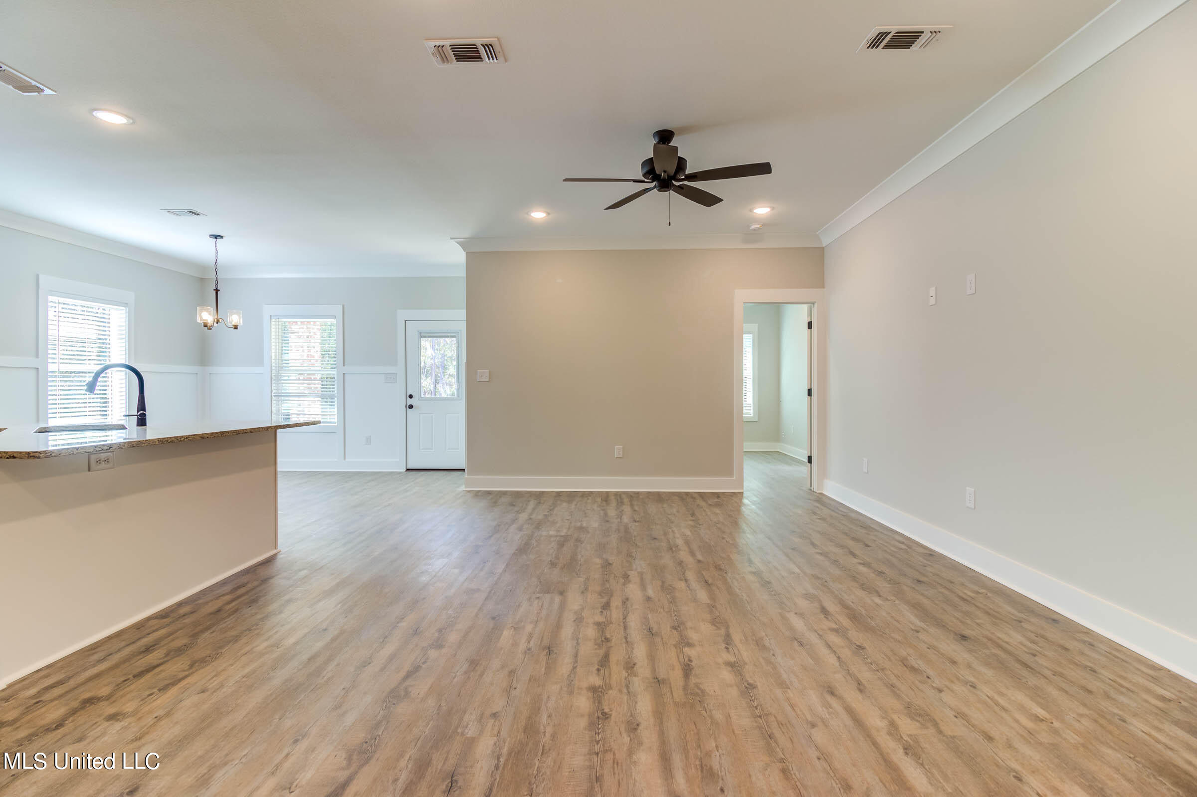 14049 Marie Road Gulfport, MS 39503 - Photo 4 of 52 14049 Marie Rd (6)