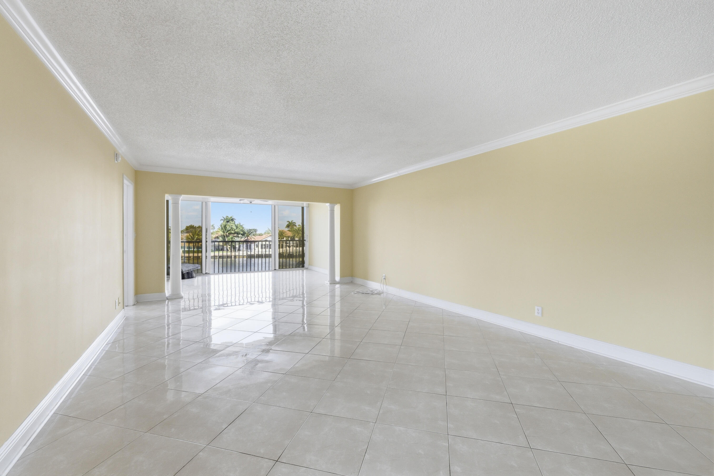 615 North Riverside Drive, Unit 301 Pompano Beach, FL 33062 - Photo 6 of 34 17_615_N_RIVERSIDE_DR_03112026_18PCT