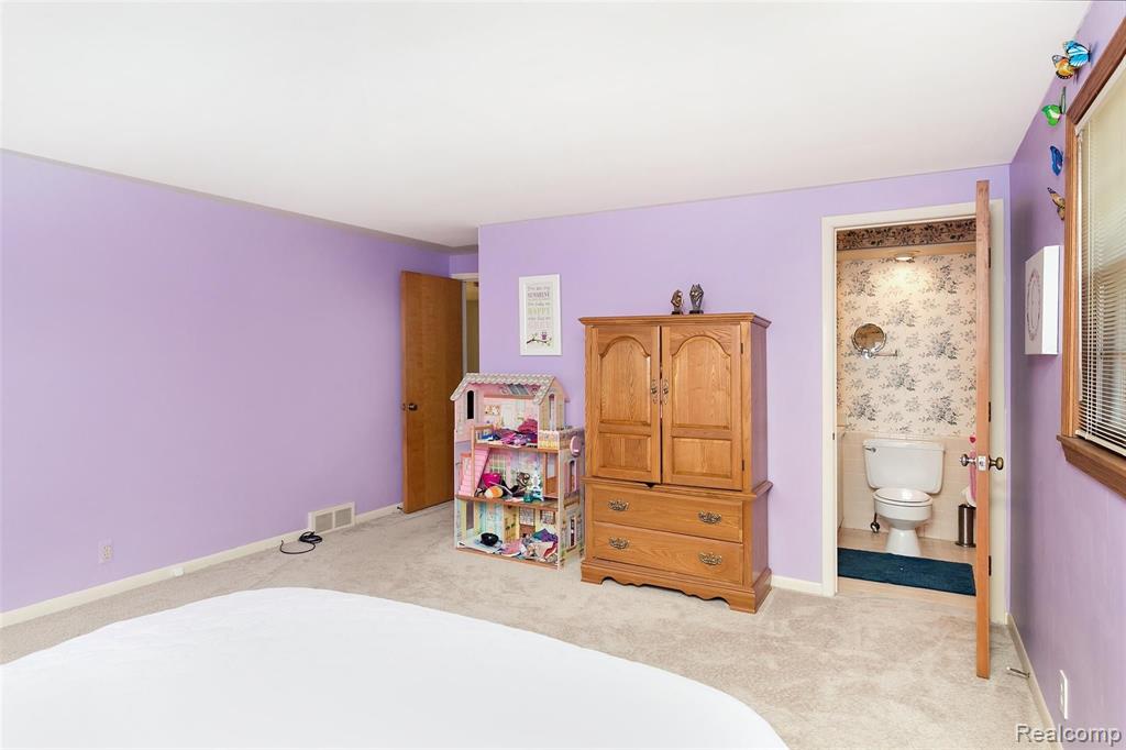 660 Cook Road Grosse Pointe Woods, MI 48236 - Photo 33 of 49